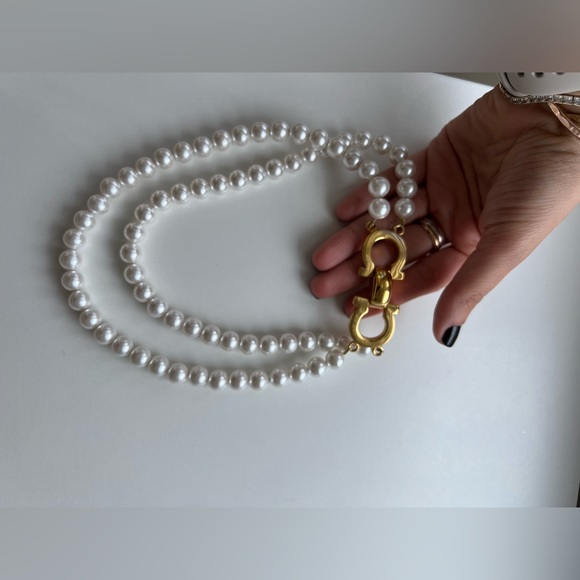 Ferragamo pearl neckless - Picture 2 of 6